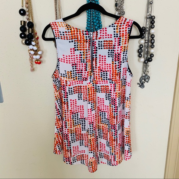 Beautiful Sleeveless Blouse - Picture 2 of 2